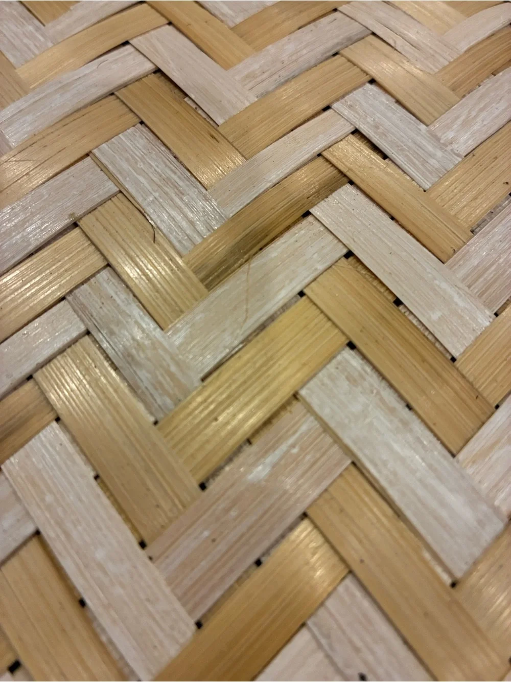 N/A handwoven round